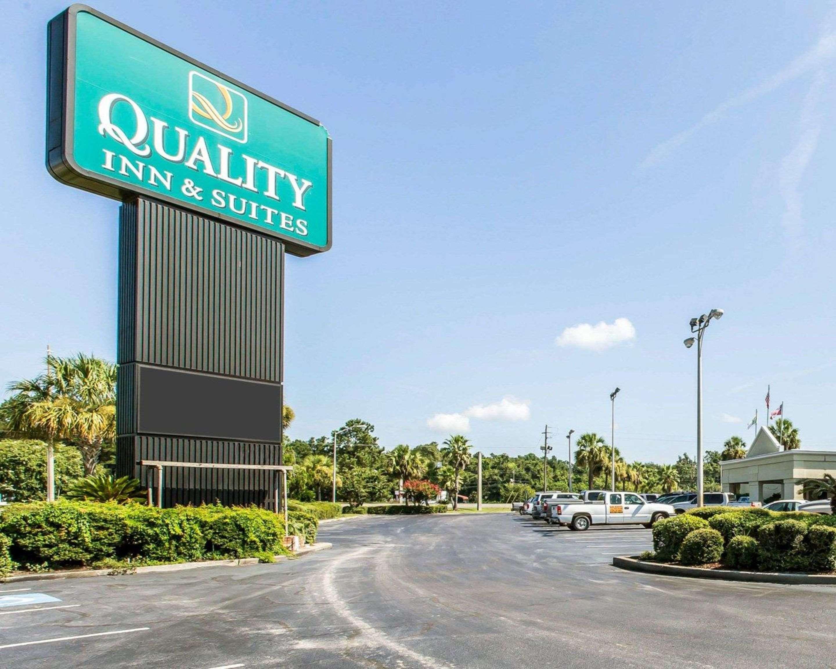 Quality Inn & Suites Waycross Exterior photo